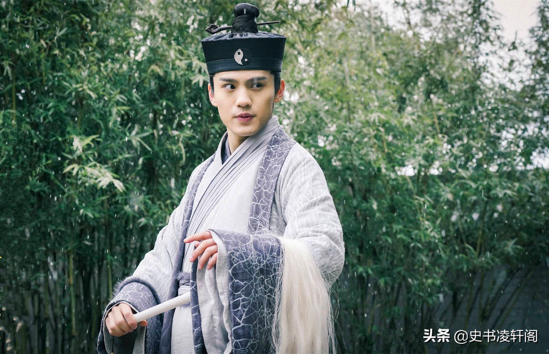 笑傲江湖十大武功高手排名，令狐沖勉強進前五，東方不敗并非第一
