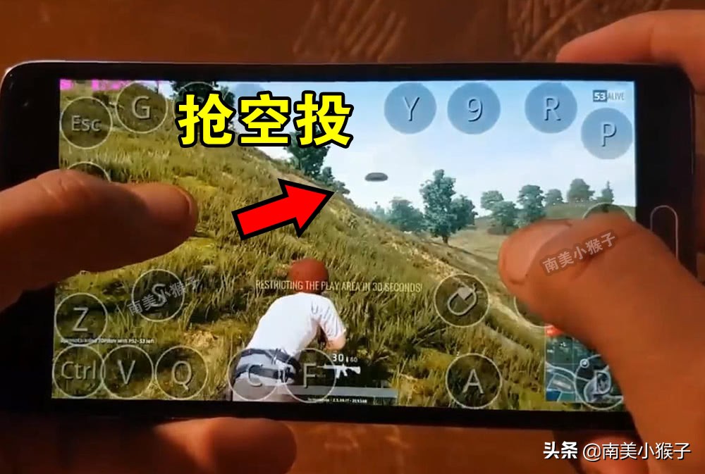 玩家用手機玩《絕地求生》端游，高清流暢畫質，還能搶空投！