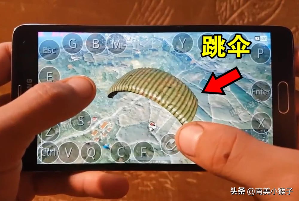 玩家用手機玩《絕地求生》端游，高清流暢畫質，還能搶空投！