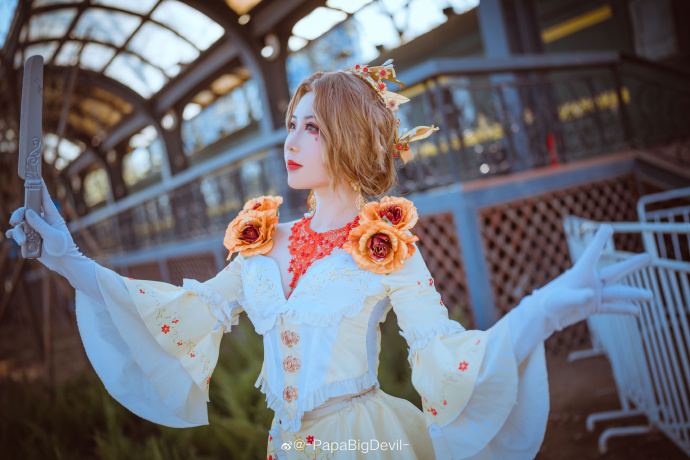 《第五人格》紅夫人cos，魅力怡人，氣質出眾美到心坎里