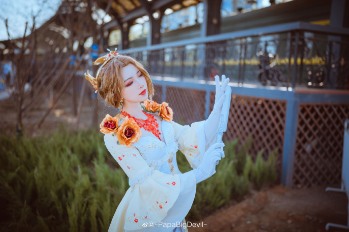 《第五人格》紅夫人cos，魅力怡人，氣質出眾美到心坎里