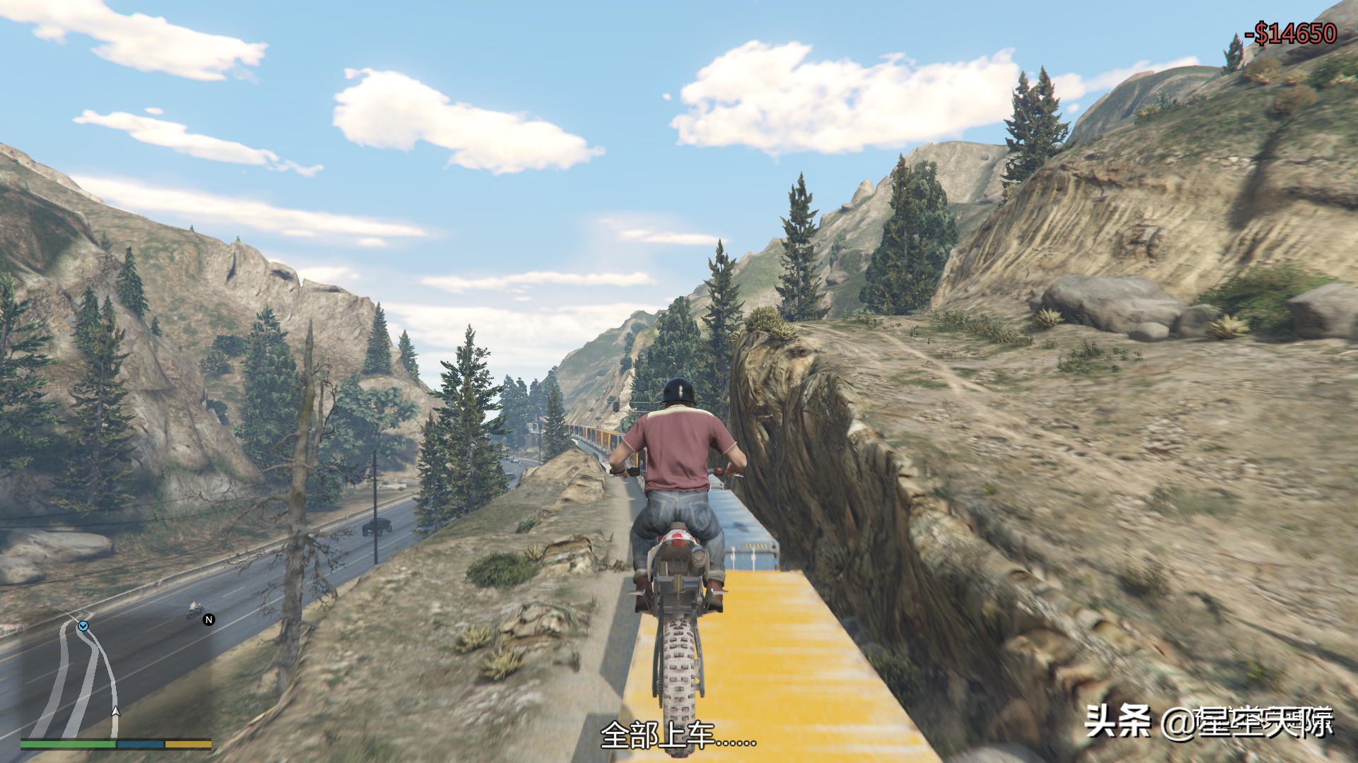 GTA5：任務讓崔佛開摩托車沖上火車，任務有點難，小星失敗好幾次