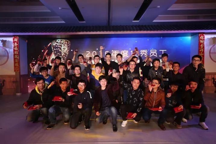 做出月流水破億的傳奇頁游后，《藍月傳奇》工作室選擇了跳出舒適區
