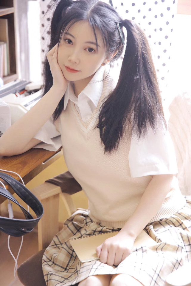 斗魚上單Solo賽：姝玥闖入四強！LPL主持人稱她為女中戰士