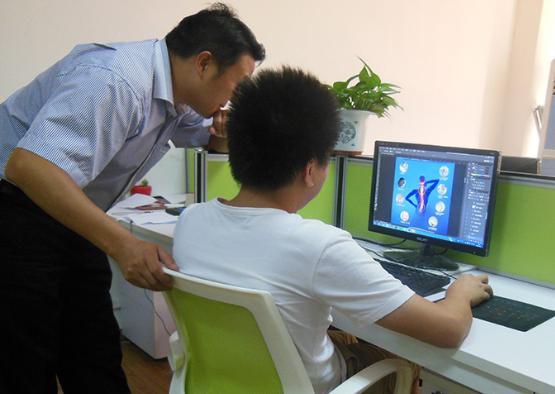 創立電商代運營公司，他對人才進行培訓，實戰運營很成功