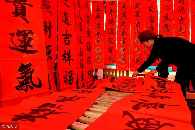 2019年春節擺地攤做生意賣什么賺錢？擺地攤熱銷產品有哪些？