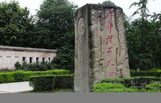 大學生創業做校園物流，月收入達五萬元