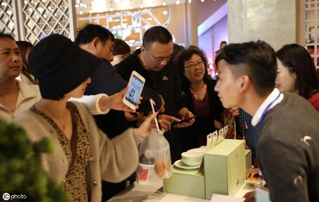 實體餐飲店引流拓客，讓進店顧客源源不斷，只需把握4個實操技巧