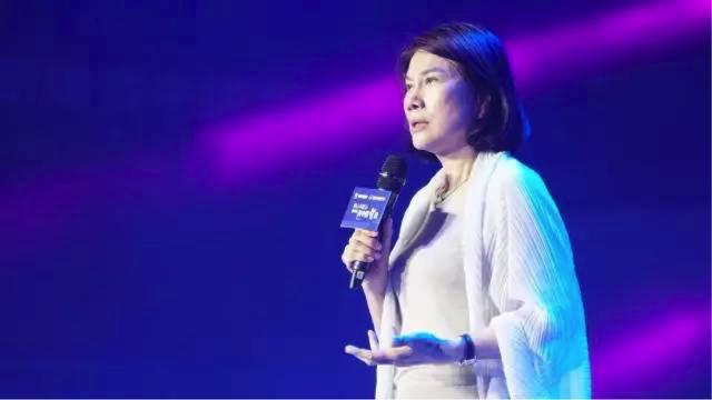 董明珠深圳公開演講：只要心里裝著別人，你就一定能成功