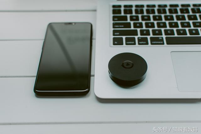 愛奇藝電視果3使用體驗評測 與電視自帶投屏和網絡盒子對比
