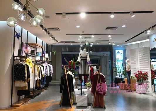 實體服裝店頻頻倒閉都是高房租惹的禍？