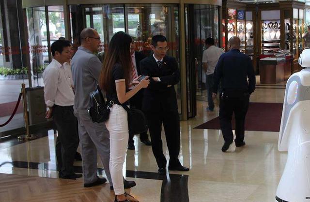 酒店免費??！顧客以為自己賺了，結果都要乖乖付錢，老板偷著樂