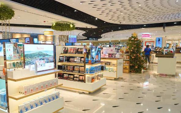 不做會計轉行開化妝品店，他的幾個加盟店年營收500萬