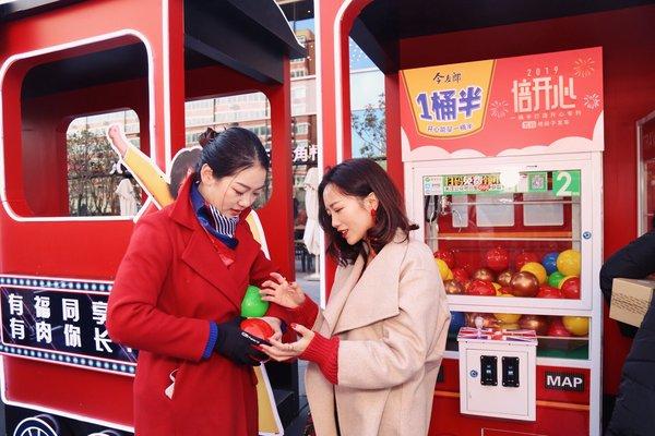 春節營銷第三年 今麥郎“一桶半”走進年輕消費群體
