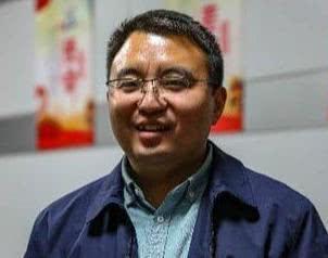 80后博士副縣長在線賣扒雞，一口氣吃4只，2天賣出1000多只