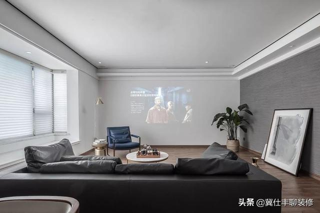 如果把投影幕布安裝在家里，有哪些安裝位置和方式？
