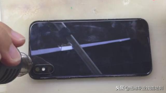iPhone X后蓋玻璃摔碎了能單獨更換嗎？想知道就告訴你方法
