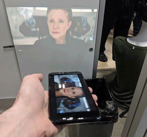 手機還能玩投影？內置投影儀的手機——Moviphone