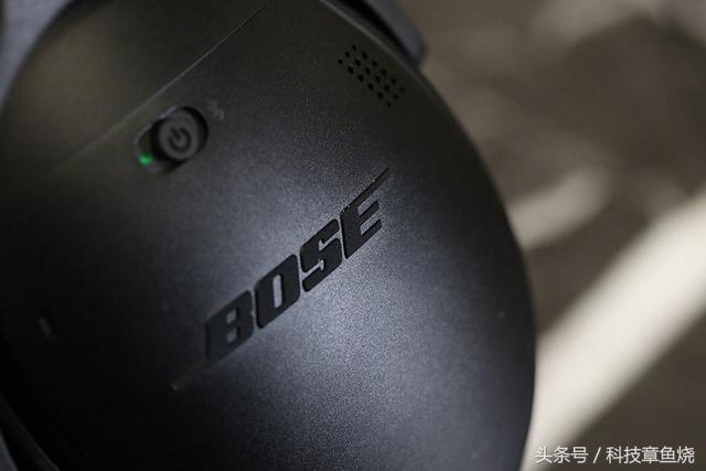 自從飛機上可以用手機后 降噪耳機就成了剛需品
