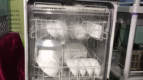 10品牌洗碗機對比測試：不想用手洗碗的看過來！