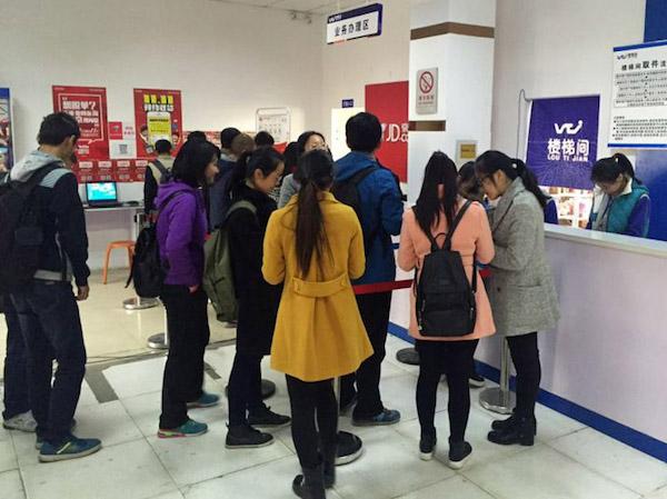 大學生在校內自主創業，為學生提供零距離服務