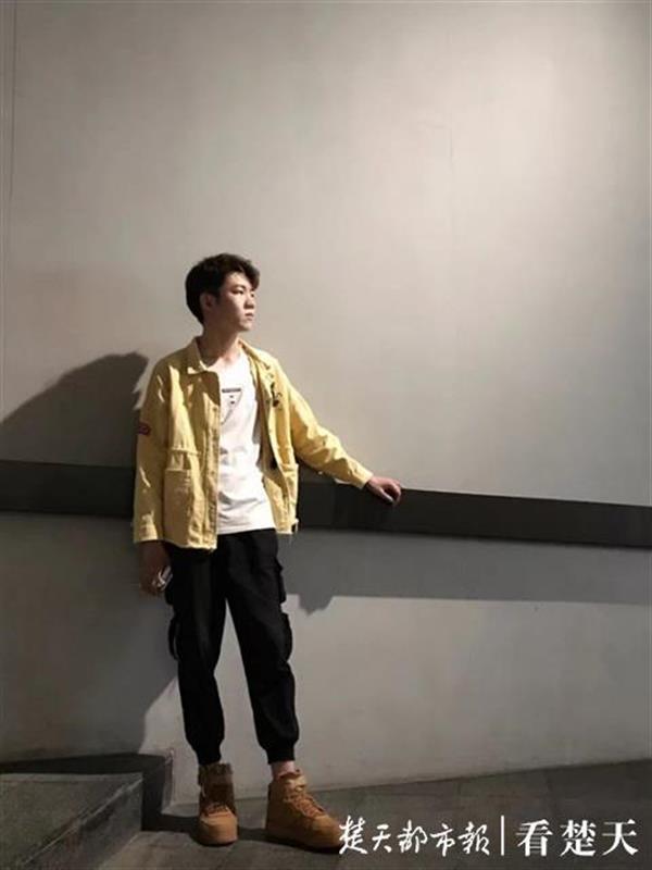 厲害！“95”后大學生自主創業，每月收入近十萬