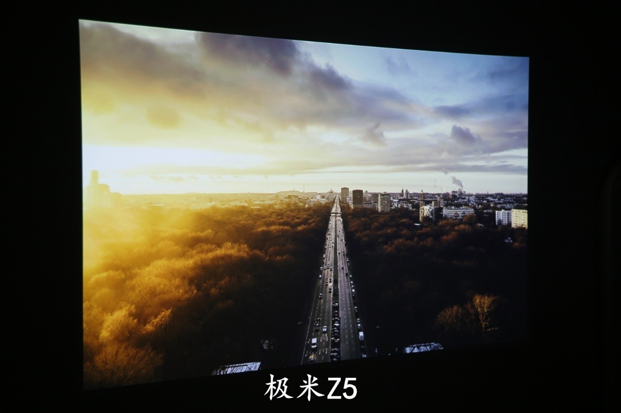 超千流明微型智能投影誰更好？微鯨F1、極米Z5對比評測