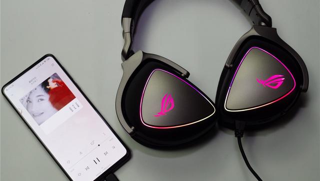 ROG新款游戲耳機發布，RGB真信仰