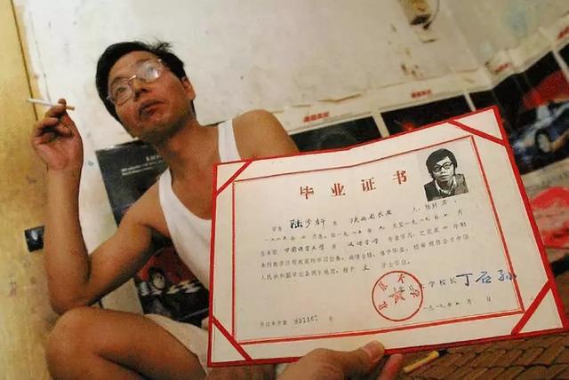 “學習好有啥用？”學霸考上名校卻退學，如今竟成600萬抖音老師