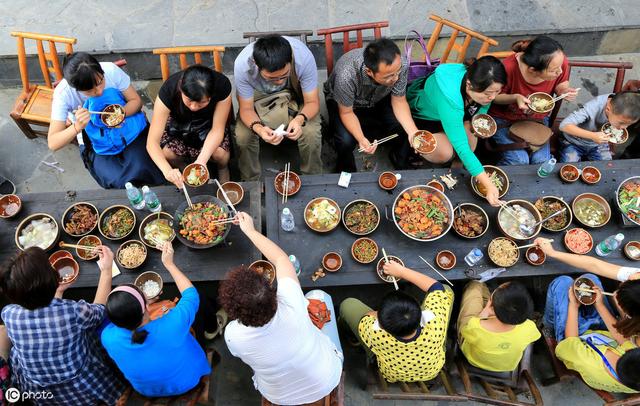 100元如何請10萬人吃飯？聰明人這樣回答