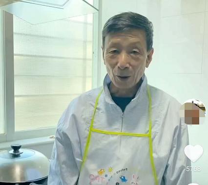 63歲退休大爺拍短視頻，粉絲高達167萬，學會3個技巧很重要