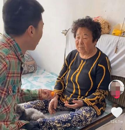 72歲田姥姥拍短視頻，半年漲粉1500萬，背后模式引發深思