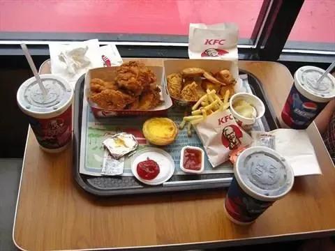KFC全家桶半價、無門檻100元優惠券……這么多生日福利快收藏！