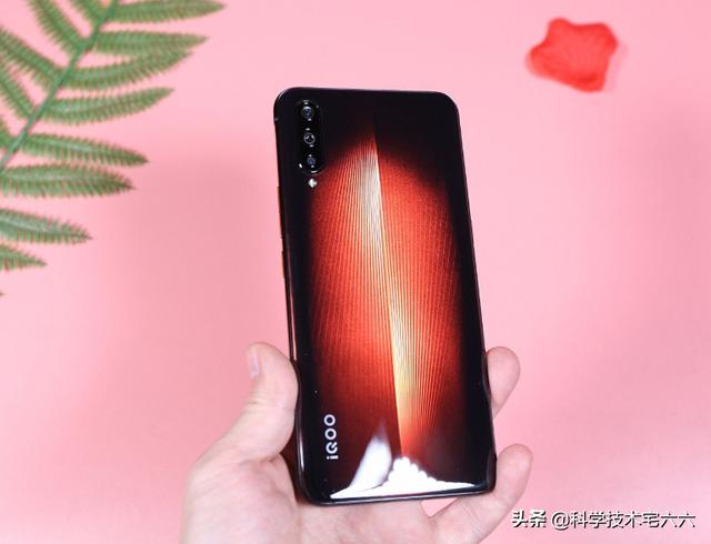 國內六款5G智能手機，哪款機器才是5G“機皇”？