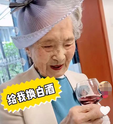 100歲“吃貨奶奶”拍視頻，粉絲高達588萬，學會3個技巧很重要
