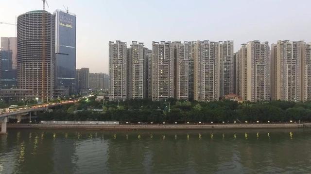 “是租金把我們干倒了！”實體店慢慢倒閉的原因，租金還是電商？