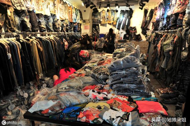 擺地攤最受女生喜愛的產品有哪些？選擇這幾種，賺錢不是難事