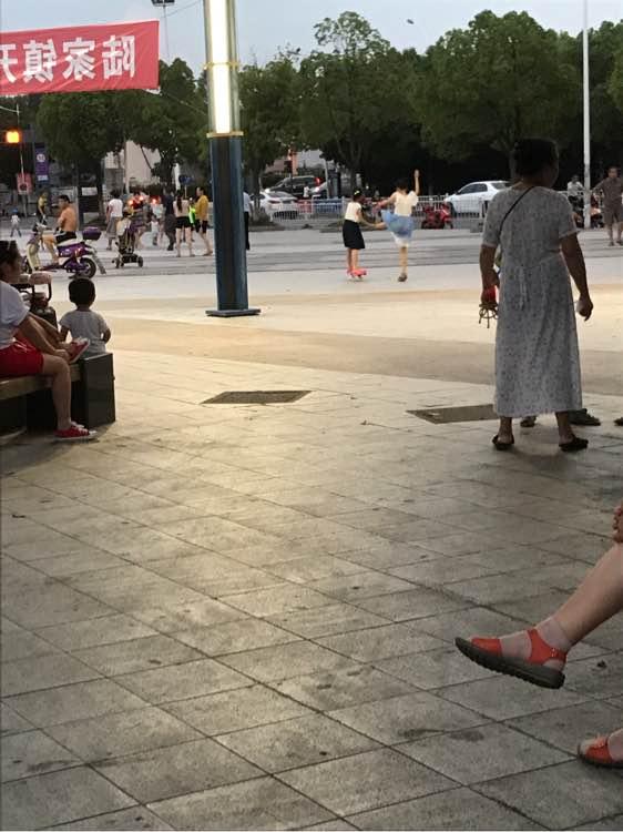擺地攤不光需要好項目，更需要好的套路