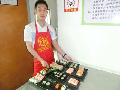 男人擺攤賣什么小吃好？簡單適合一個人擺攤的小吃項目