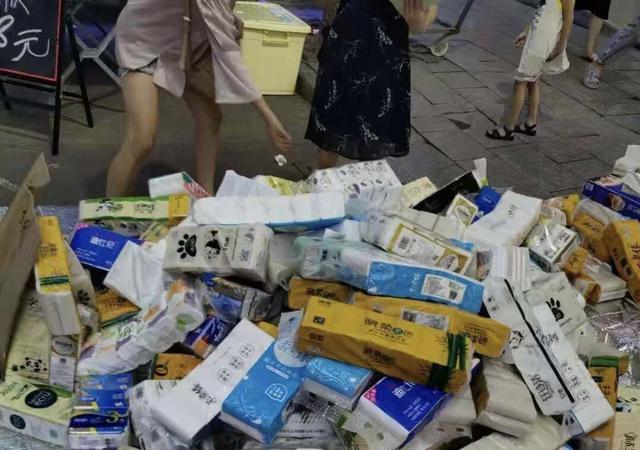 “地攤經濟”生意紅火，擺地攤賣什么最賺錢？