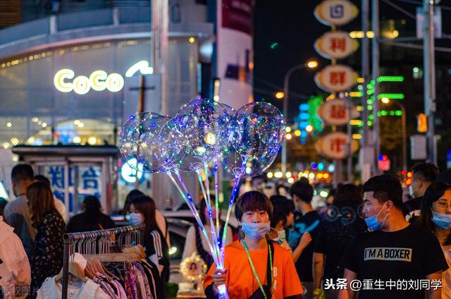 夜市中的玩具地攤，自己的擺攤見聞，說說賣什么玩具比較賺錢？