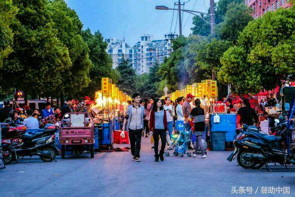 大學門口賣什么好？