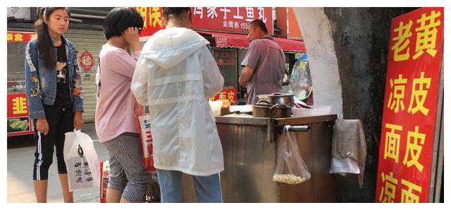 夏天擺攤，賣什么小吃比較好？小本生意70%以上的利潤空間