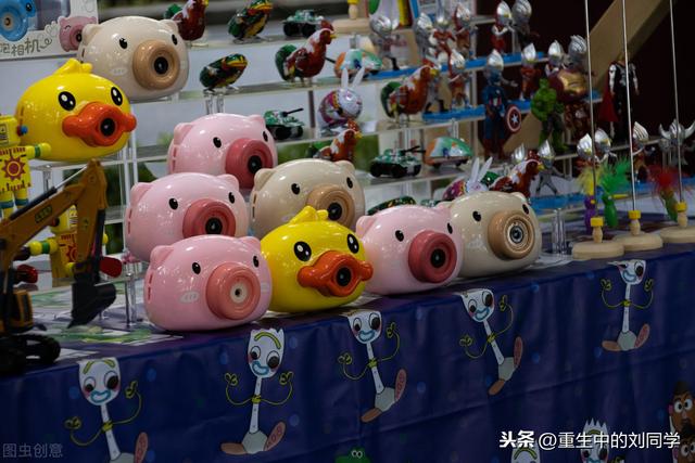 夜市中的玩具地攤，自己的擺攤見聞，說說賣什么玩具比較賺錢？