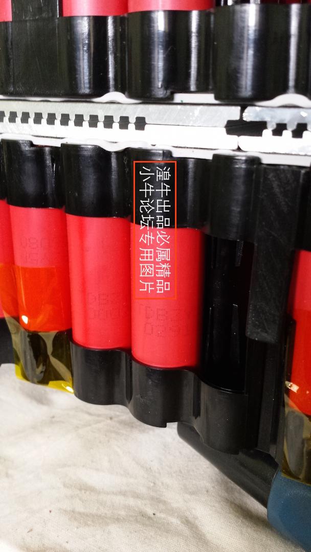 小牛電動車電池拆解，“兩輪特斯拉”名不虛傳