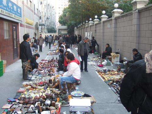 擺地攤賣啥掙錢快？