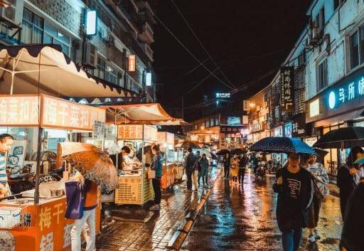 90后小伙夜市賣“稀罕小吃”，10元1份，1天賣100份，味道美極了