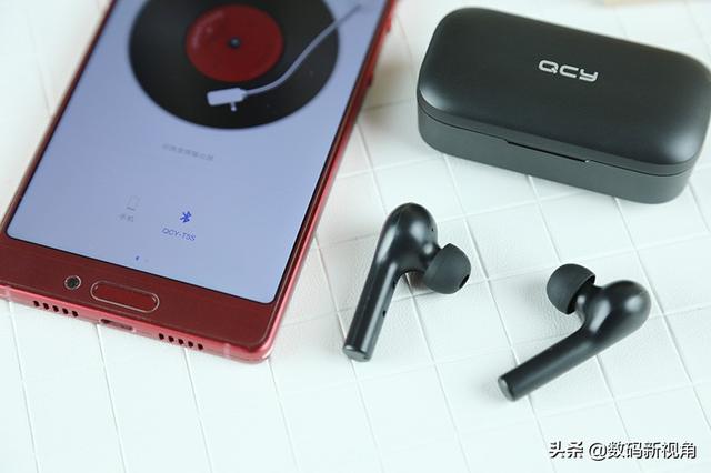 老羅帶貨系列的QCY T5S無線藍牙耳機，不賺錢，只為交個朋友