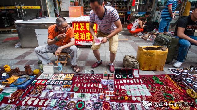 夜市中的玩具地攤，自己的擺攤見聞，說說賣什么玩具比較賺錢？