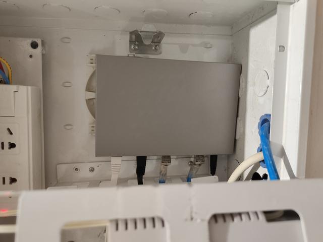 弱電箱網口不夠用，用華三8口千兆交換機搞定